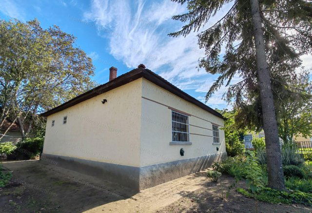 Eladó családi ház, Erdőtelken 29.9 M Ft, 3 szobás