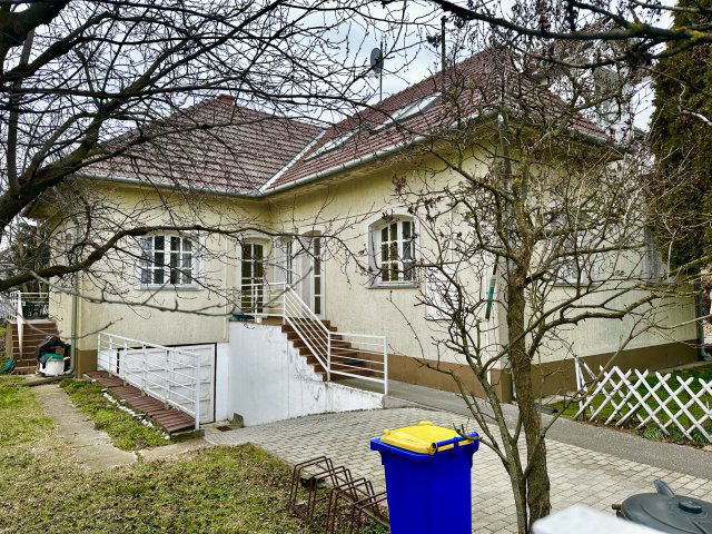 Eladó családi ház, Cegléden 73 M Ft, 6 szobás