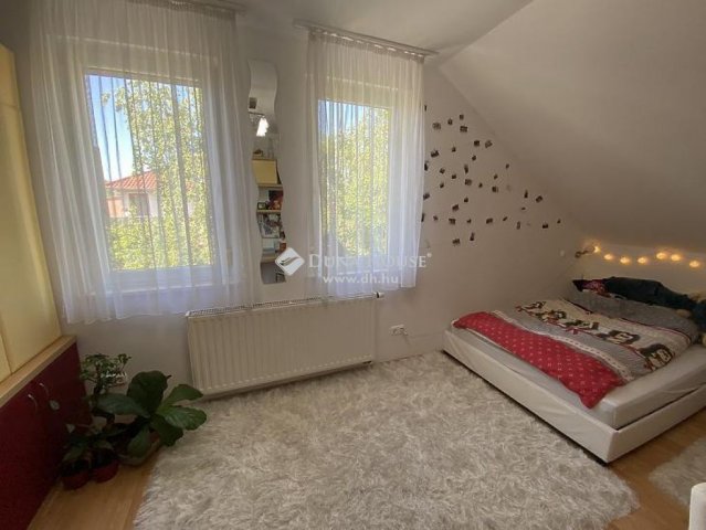 Eladó ikerház, Dunakeszin 178 M Ft, 6 szobás