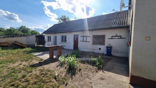 Eladó családi ház, Csemőn 57 M Ft, 3 szobás