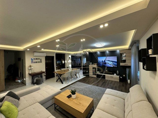 Eladó családi ház, Gyulán 79.99 M Ft, 7 szobás