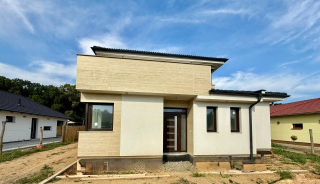 Eladó családi ház, Sárváron 139.9 M Ft, 4 szobás