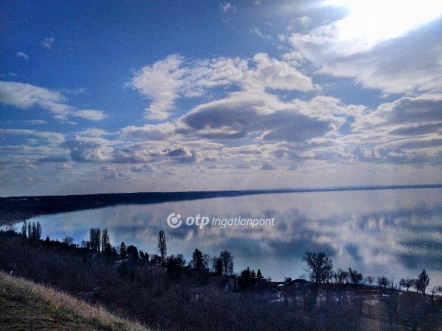 Eladó téglalakás, Balatonakarattyán 144 M Ft, 4 szobás