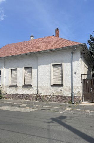 Eladó családi ház, Keszthelyen 99 M Ft, 7 szobás
