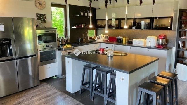 Eladó családi ház, Budapesten, II. kerületben 265 M Ft, 9 szobás