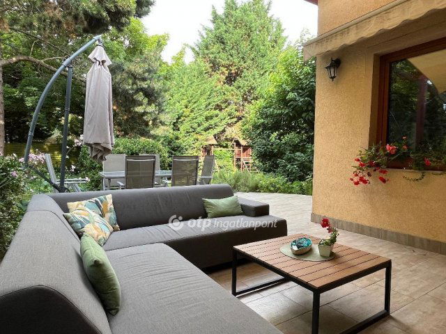 Eladó családi ház, Diósdon 189.9 M Ft, 8 szobás