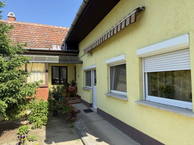 Eladó családi ház, Szigetszentmiklóson 98.99 M Ft, 5 szobás