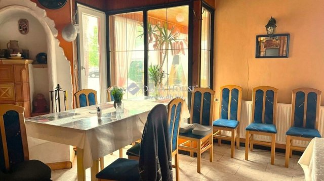 Eladó hotel, Egyházasrádócon 230 M Ft, 8 szobás