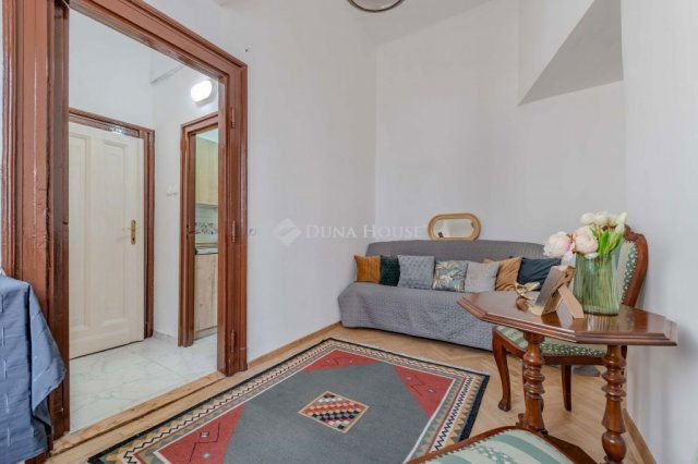 Eladó téglalakás, Budapesten, V. kerületben 37.5 M Ft, 1 szobás