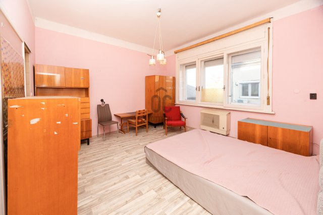 Eladó téglalakás, Pécsett, Rákóczi úton 74.99 M Ft, 4 szobás