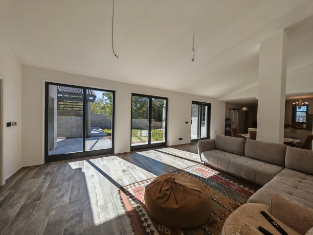 Eladó családi ház, Esztergomban 199 M Ft, 4 szobás