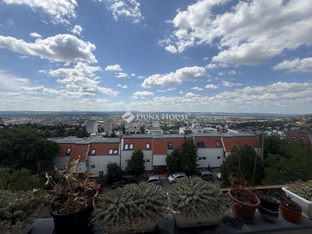 Eladó téglalakás, Pécsett 61.9 M Ft, 3 szobás