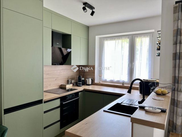 Eladó családi ház, Százhalombattán 109.99 M Ft, 3 szobás