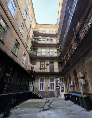 Eladó téglalakás, Budapesten, VII. kerületben, Damjanich utcában