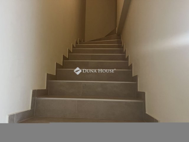 Eladó ikerház, Kecskeméten 104 M Ft, 4 szobás