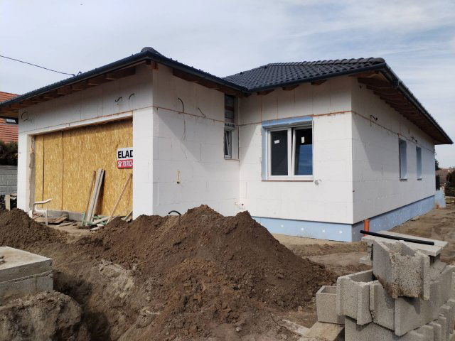 Eladó családi ház, Dunakeszin 249.9 M Ft, 5 szobás