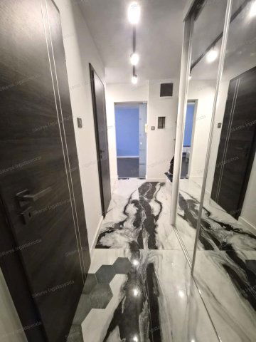 Eladó panellakás, Tatabányán 48.99 M Ft, 2+1 szobás