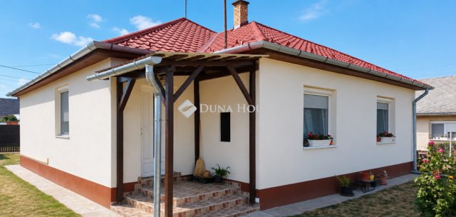 Eladó családi ház, Debrecenben 102 M Ft, 4 szobás