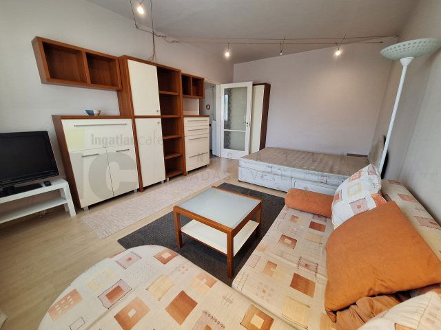 Kiadó panellakás, albérlet, Szegeden 130 E Ft / hó, 1 szobás