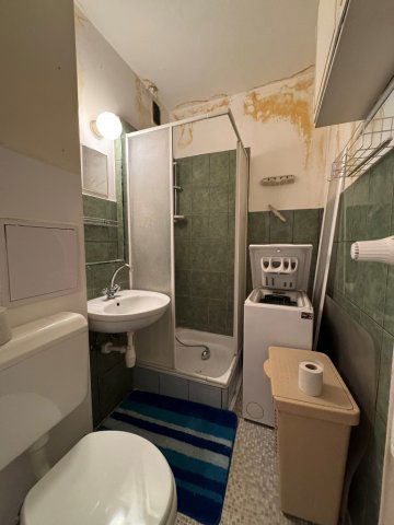 Kiadó panellakás, albérlet, Pécsett, Megyeri téren, 1+1 szobás