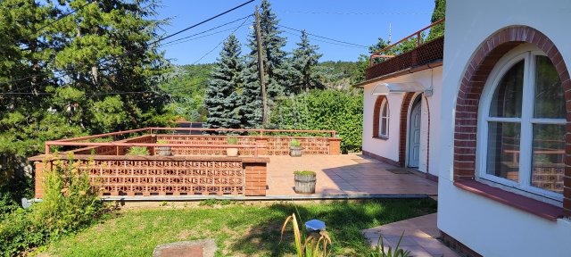 Eladó családi ház, Pécsett 99 M Ft, 5 szobás