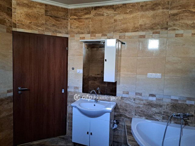 Eladó családi ház, Kunszentmártonban 34.9 M Ft, 3 szobás