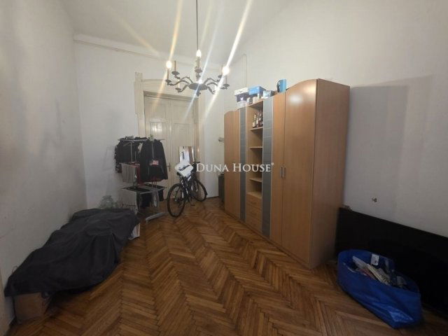 Eladó téglalakás, Budapesten, VIII. kerületben 130 M Ft