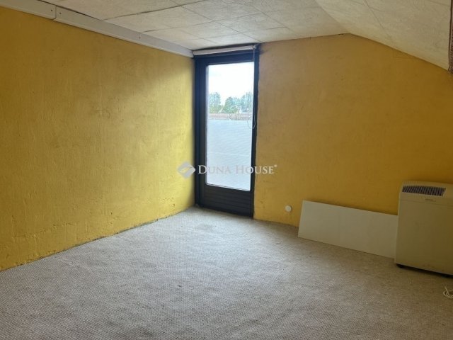 Eladó családi ház, Székesfehérvárott 71.99 M Ft, 6 szobás