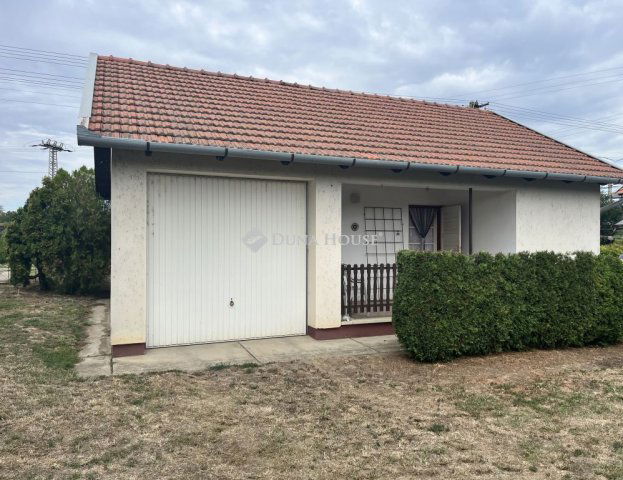 Eladó családi ház, Abádszalókban 62.9 M Ft, 5 szobás