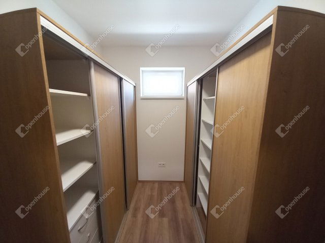 Eladó családi ház, Debrecenben 135 M Ft, 5 szobás