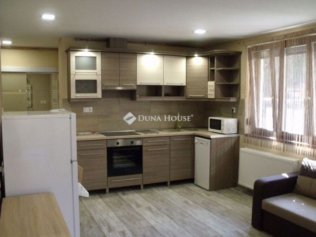 Kiadó téglalakás, albérlet, Pécsett 282 E Ft / hó, 3 szobás