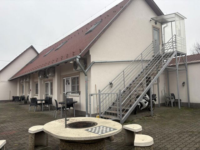 Eladó nyaraló, Hajdúszoboszlón 140 M Ft, 11 szobás