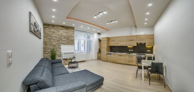 Kiadó téglalakás, albérlet, V. kerületben, Október 6. utcában