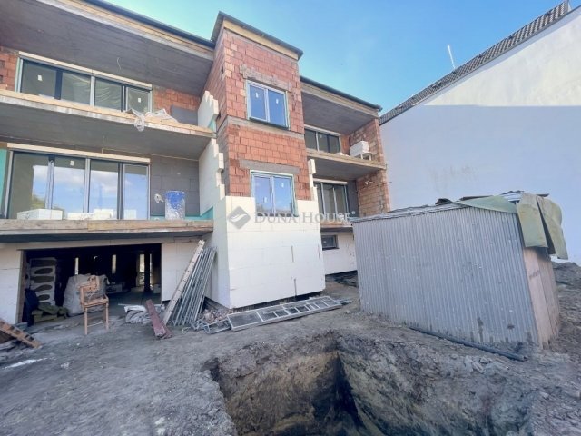 Eladó téglalakás, Kecskeméten 81.75 M Ft, 3 szobás