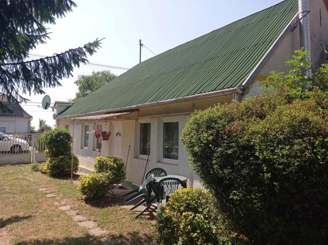 Eladó családi ház, Szákszenden 30 M Ft, 2 szobás