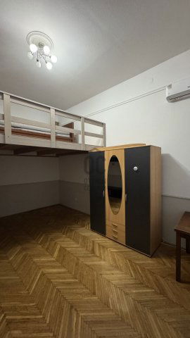 Eladó téglalakás, Budapesten, VI. kerületben, Paulay Ede utcában