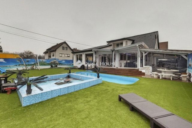 Eladó családi ház, Szigethalmon 259.9 M Ft, 7 szobás