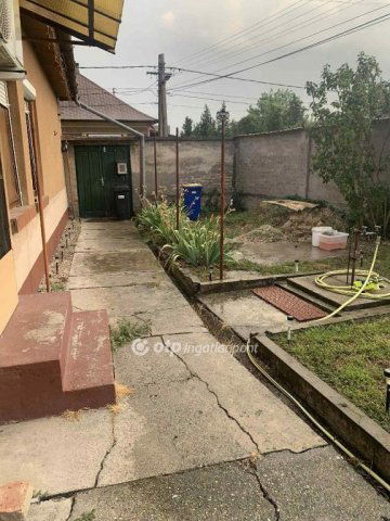 Eladó családi ház, Cegléden 52.5 M Ft, 2+1 szobás