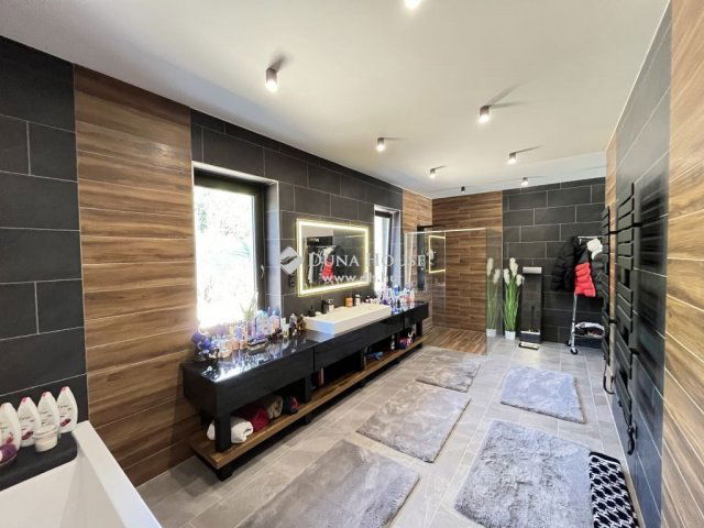 Eladó családi ház, Diósdon 690 M Ft, 6 szobás