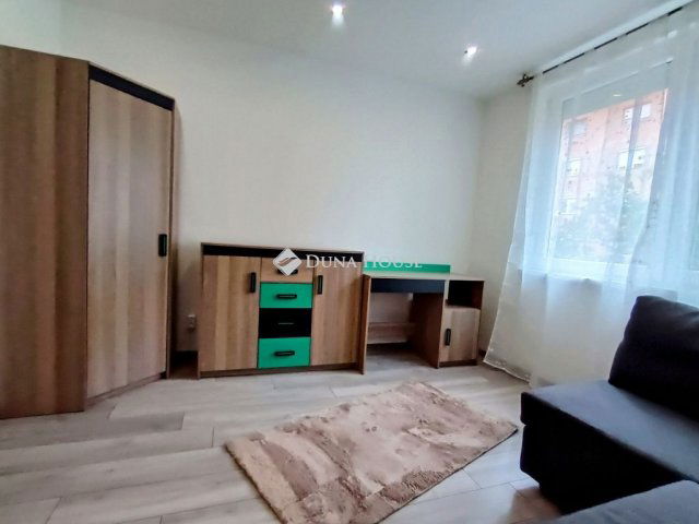 Kiadó panellakás, albérlet, Debrecenben 150 E Ft / hó, 1 szobás