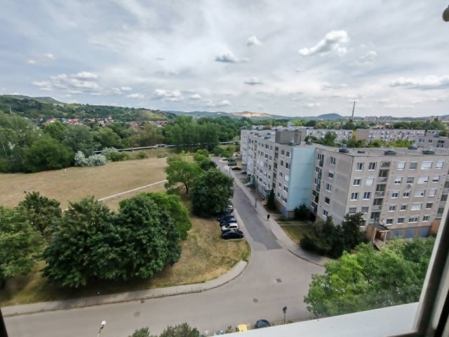 Eladó panellakás, Tatabányán 39.9 M Ft, 2 szobás