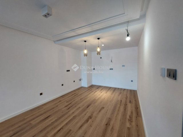 Eladó téglalakás, Siófokon 67.17 M Ft, 2 szobás