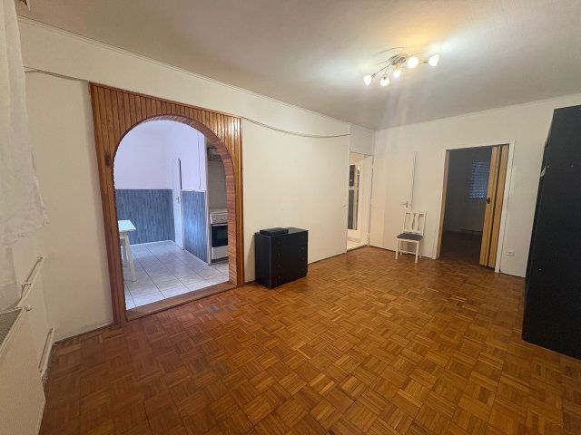 Eladó panellakás, Székesfehérvárott 46.99 M Ft, 1+2 szobás