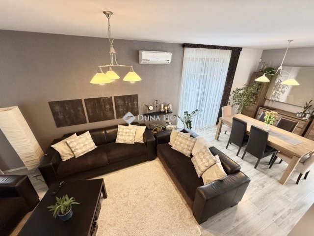 Eladó családi ház, Pécsett 129.9 M Ft, 5 szobás