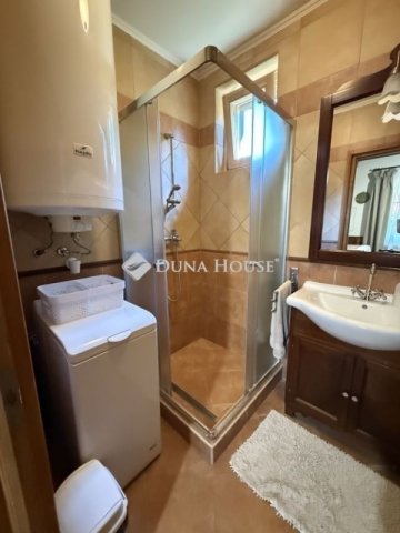 Eladó családi ház, Balatonfenyvesen 179.9 M Ft, 5 szobás