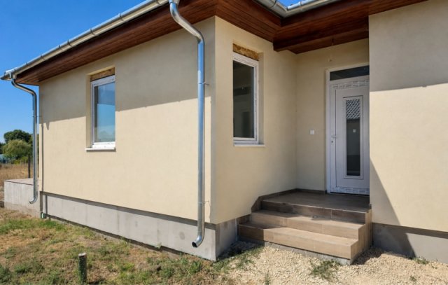 Eladó családi ház, Kecskeméten 95 M Ft, 3 szobás