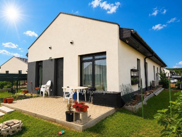 Eladó ikerház, Mogyoródon 99.5 M Ft, 1+3 szobás