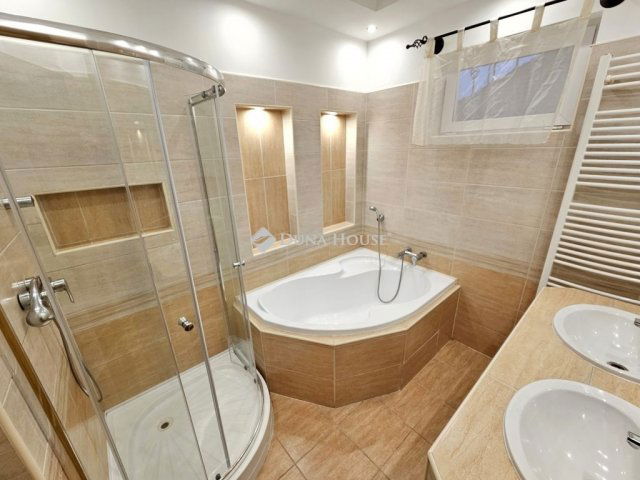 Eladó családi ház, Üllőn 119.89 M Ft, 4 szobás