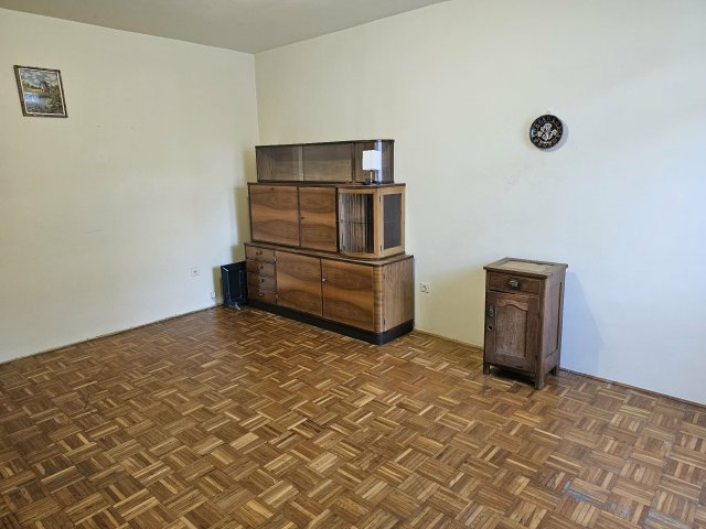 Kiadó panellakás, albérlet, Pécsett 140 E Ft / hó, 2 szobás