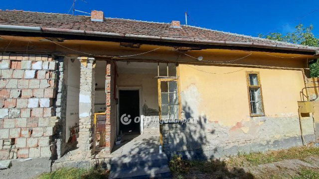 Eladó családi ház, Cegléden 13 M Ft, 1+1 szobás